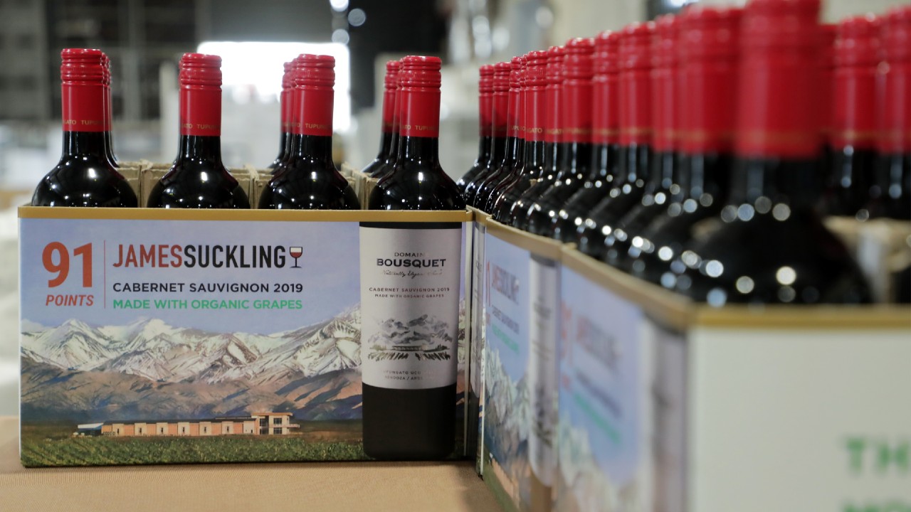 mountain-view-chair-organic-wine-packaging-improves-sustainability