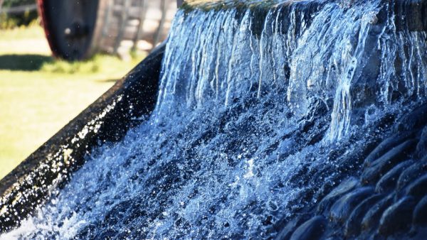 A gushing flow of water signifies organic wine and water conservation